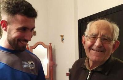 Joven dibujó las instrucciones del mando del televisor para que su abuelo vea el fútbol - SNT