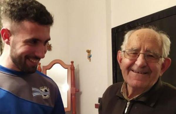 Joven dibujó las instrucciones del mando del televisor para que su abuelo vea el fútbol - SNT