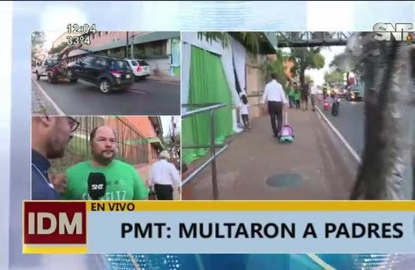 PMT: Multaron a padres que estacionaron frente a institución educativa - SNT