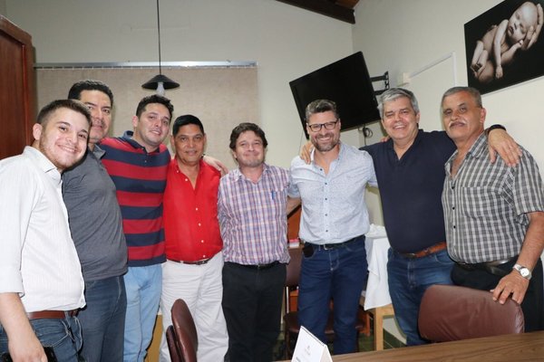 Mediáticos como intendentables y otros conocidos para su equipo, presenta Riera en la ANR - ADN Paraguayo