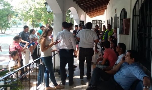 Quejas y largas filas para conseguir entradas para el superclásico