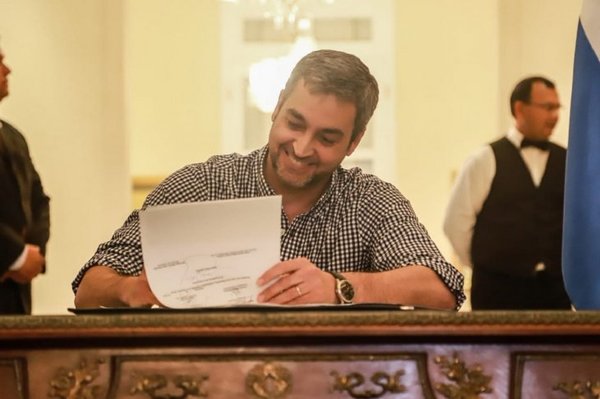 Mario Abdo promulga la Ley de Financiamiento Político