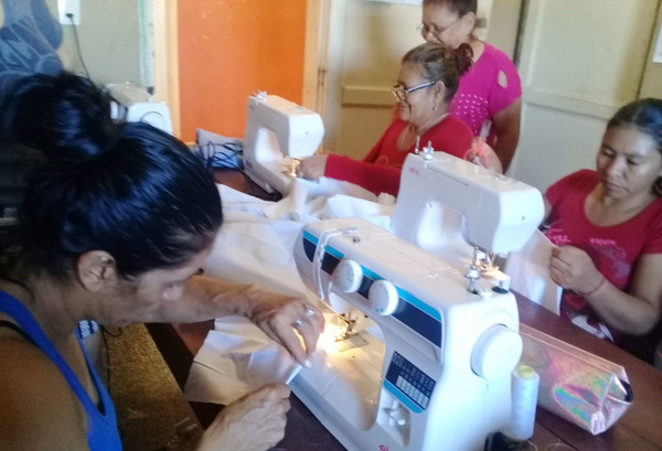 Mujeres privadas de libertad del penal de Concepción culminan curso de corte y confección - .::RADIO NACIONAL::.