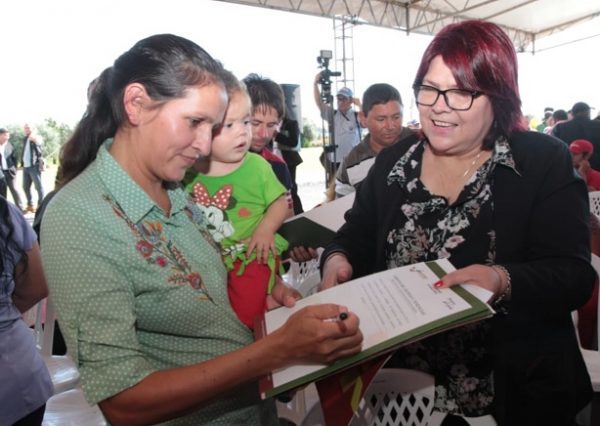 Anuncian entrega masiva de títulos de propiedad a familias rurales