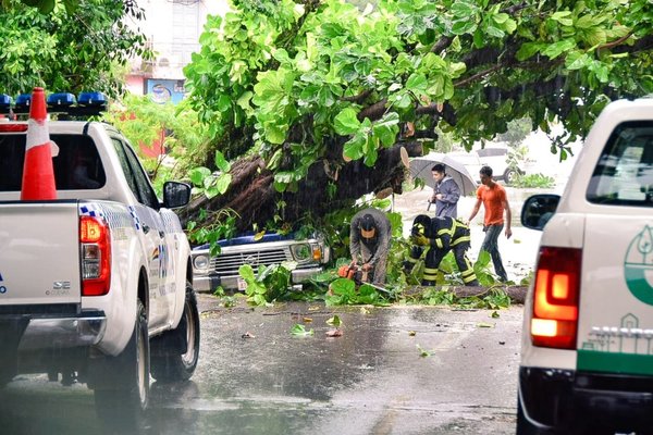 Fuerte temporal en Encarnación deja varios daños materiales » Ñanduti