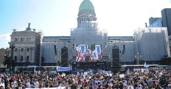 Familiares de Fernando Sosa se manifiestan frente al Congreso argentino a un mes de su muerte » Ñanduti