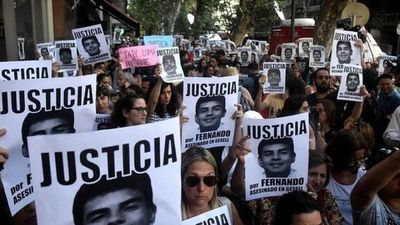 Caso Fernando Báez: multitudinaria marcha en reclamo de justicia a un mes del crimen - Momento Justo - ABC Color