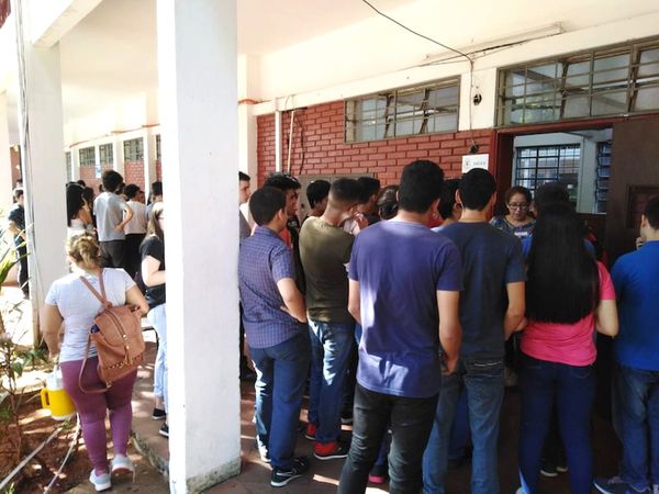 Cientos de postulantes para el Colegio Técnico