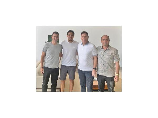 Berizzo visitó a Gómez e irá a Europa