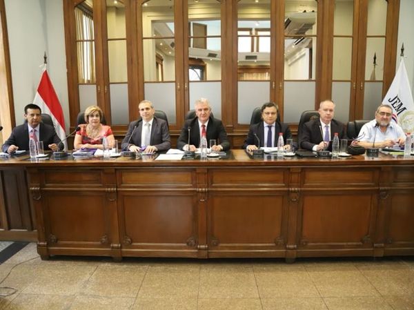 Destituyen a un juez y un fiscal por mal desempeño - Judiciales y Policiales - ABC Color
