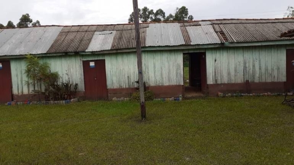 HOY / Torneo de fútbol con tres gallinas y un lechón como premios para reparar escuela