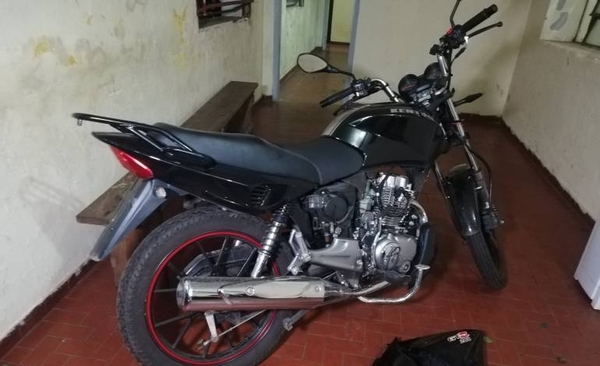 HOY / Le robaron la moto y con GPS la recuperó en pleno desarme