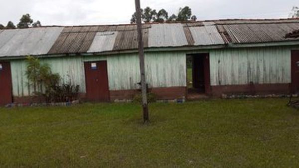 Gallinas y lechón como premios: Organizan torneo para reparar escuela en Caazapá