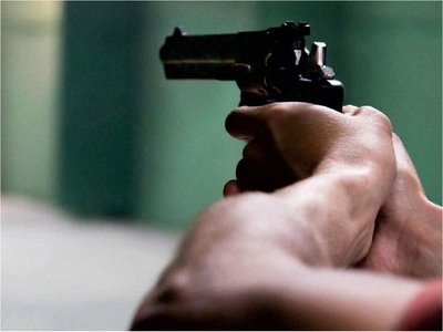 Pareja sufre violento asalto en Loma Pytã, le robaron el auto y dinero