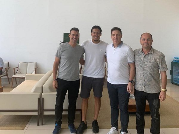 Berizzo visitó a Gómez e irá a Europa