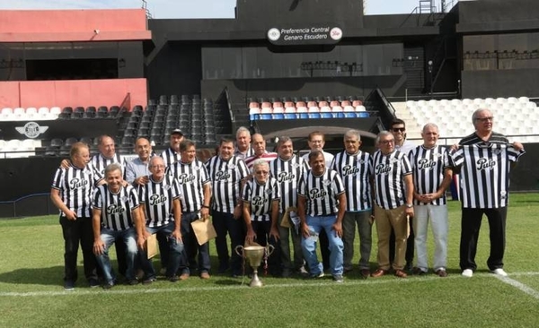 HOY / Libertad rinde homenaje a los campeones del 76