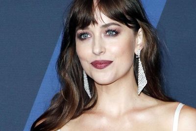 Dakota Johnson trabaja con su novio Chris Martin y dirige clip para Coldplay - Gente - ABC Color