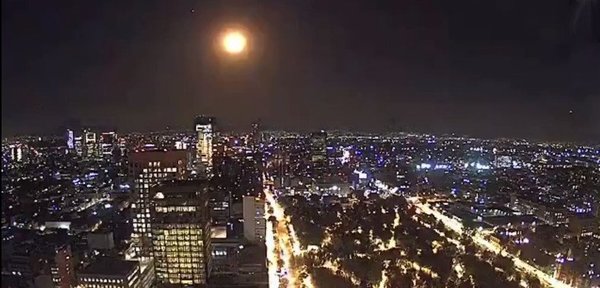 ¡Increíble! Captan meteorito cayendo sobre la ciudad de México | Noticias Paraguay
