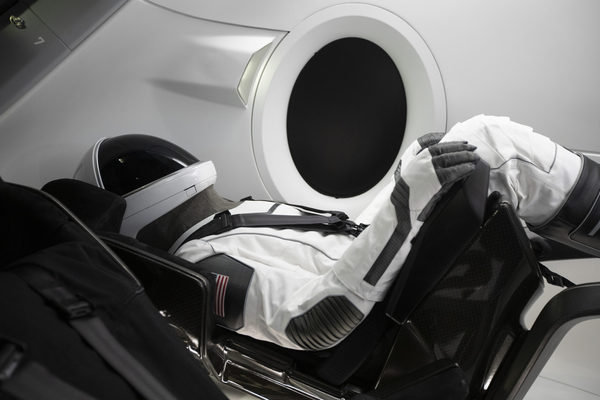 SpaceX anuncia un acuerdo para subir a cuatro turistas a la órbita terrestre