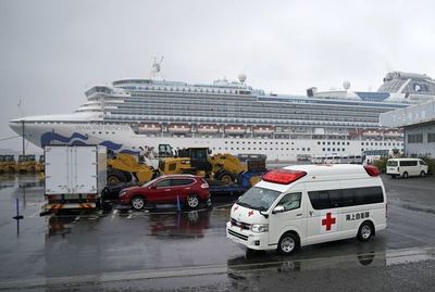 Pasajeros de crucero desembarcan en Japón; más de 2.000 muertos por coronavirus en China - Mundo - ABC Color