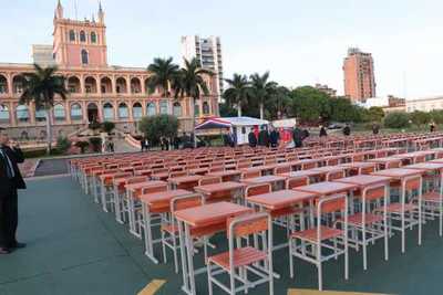 Unos 15.000 niños iniciarán las clases con nuevos pupitres escolares | .::Agencia IP::.