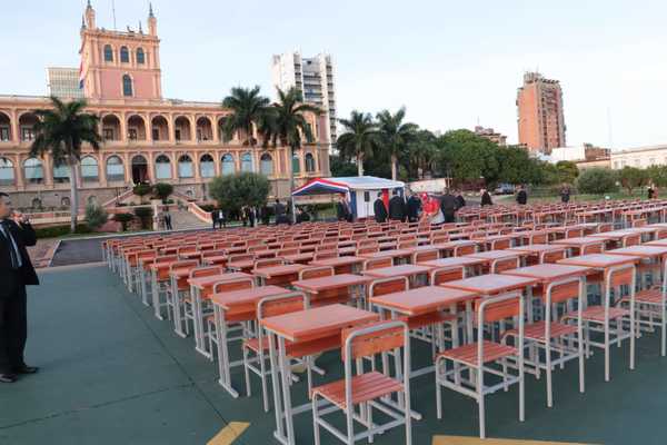 Unos 15.000 niños iniciarán las clases con nuevos pupitres escolares | .::Agencia IP::.