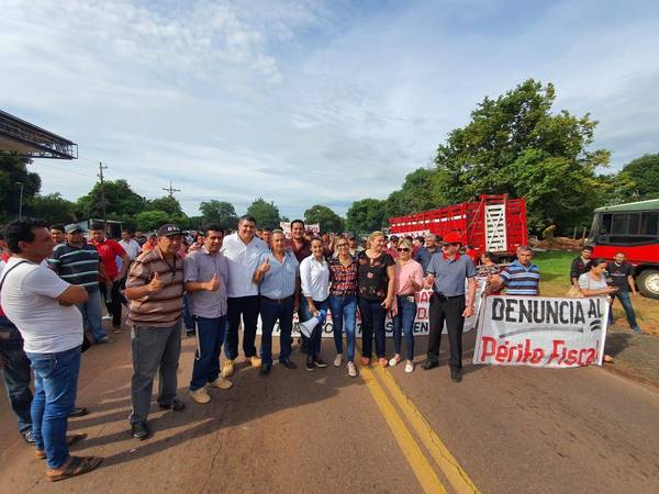 Intendente de Carapeguá y hurreros cerraron ruta en apoyo a Miguel Cuevas. Acevedo ordenó desalojarlos - ADN Paraguayo