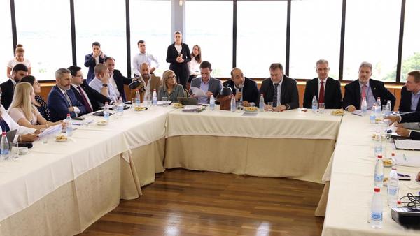 Cómo manejar US$ 4.000 millones de pensiones, hasta cuánto endeudarse y otras leyes que prepara el Ejecutivo - ADN Paraguayo