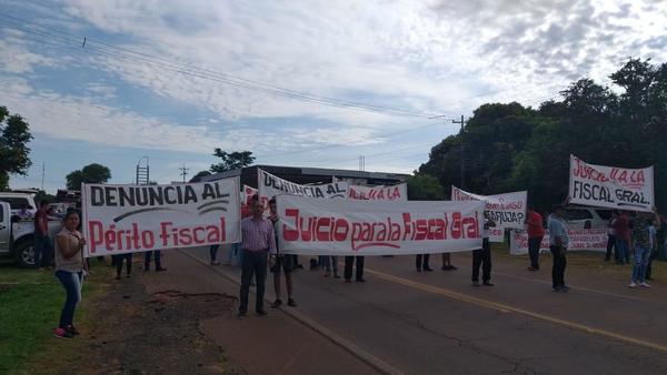 Dos adherentes del diputado Cuevas fueron detenidos durante manifestación en Paraguarí » Ñanduti