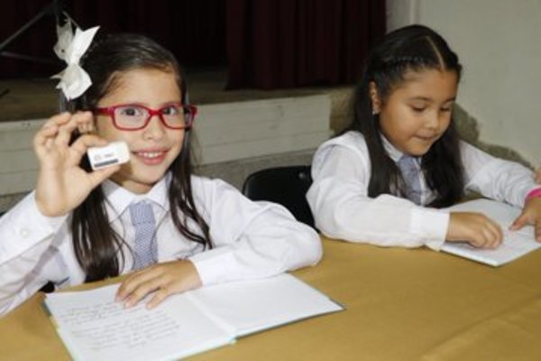 Alumnos califican adquisición de borradores para kits escolares. - .::RADIO NACIONAL::.