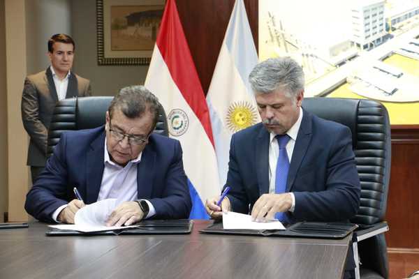 SENAD y la EBY acuerdan colaboración mutua contra el narcotráfico - .::RADIO NACIONAL::.