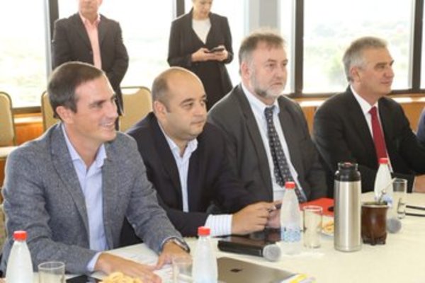Exponen proyectos de ley ante autoridades de Hacienda. - .::RADIO NACIONAL::.