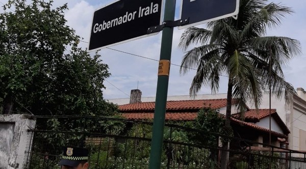 Vecino cambió el sentido de la calle para su comodidad