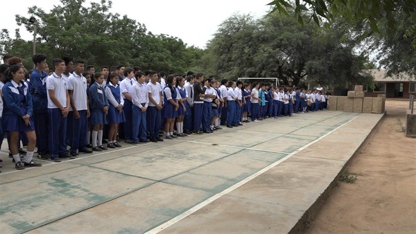 Entregan equipos y mobiliarios a instituciones educativas de Boquerón