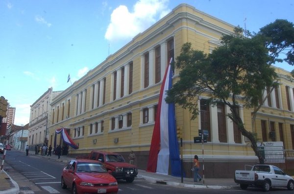 Jueza ordena matricular a activista estudiantil del CNAE