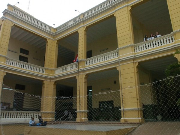 Jueza ordena a directora del colegio Asunción Escalada inscribir a alumna