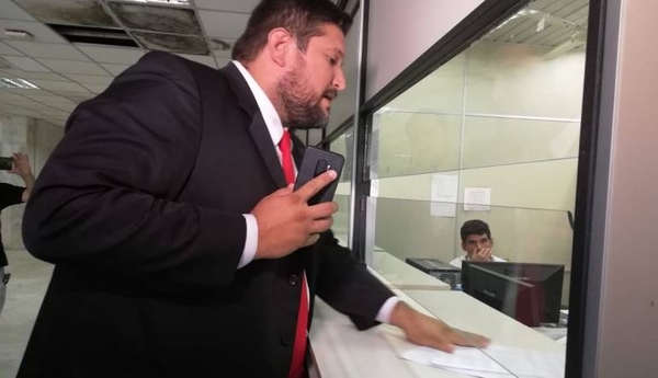 HOY / Defensa de Cuevas presenta hábeas corpus buscando "frenar" orden de prisión
