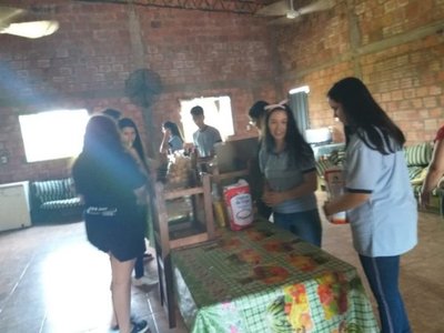 Alumnos hicieron su UPD con los abues de un hogar