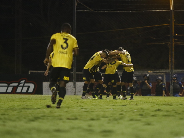 Futbolistas aurinegros en contra del cupo de extranjeros