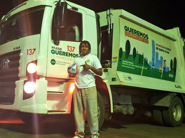 El Adebayor paraguayo que recorre las calles asuncenas