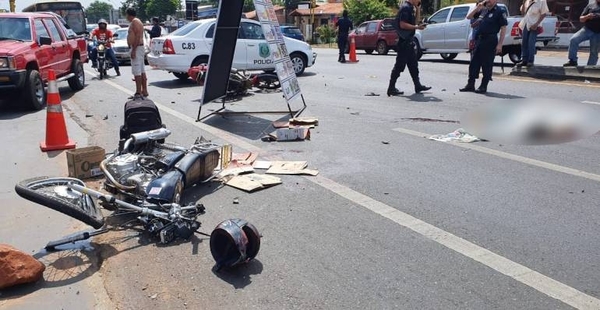 HOY / Alta velocidad, imprudencia y choque frontal de motos: un muerto, un herido