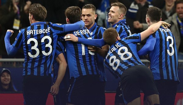 Atalanta aplasta al Valencia y pone un pie en cuartos