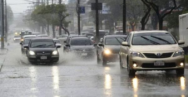 Jueves cálido con lluvias y tormentas