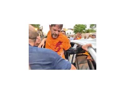 Senador opositor es herido de bala en protesta en Brasil