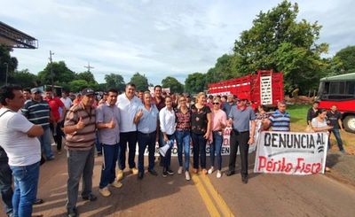 Intendente y hurreros cerraron la Ruta 1