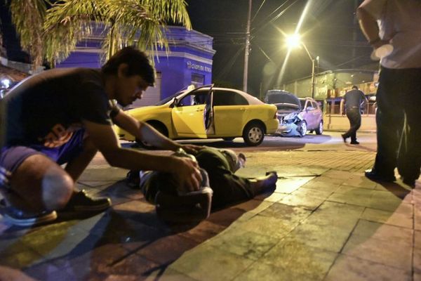 Choque sobre Colón deja a un taxista herido - Nacionales - ABC Color