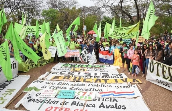 HOY / Docentes acuerdan inicio de clases con reclamos dispares y posibles manifestaciones