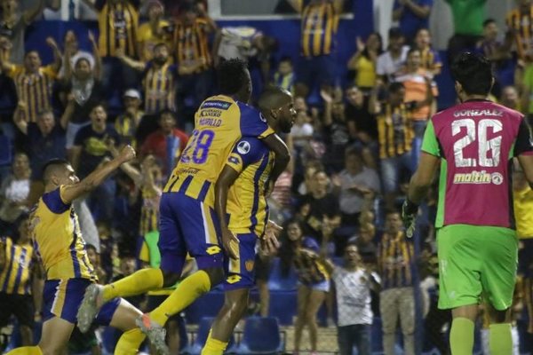 Tras un susto inicial, Luqueño avanza en la Sudamericana | .::Agencia IP::.