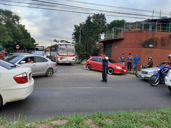 Robo de celular en colectivo termina con accidente fatal en Loma Pytã