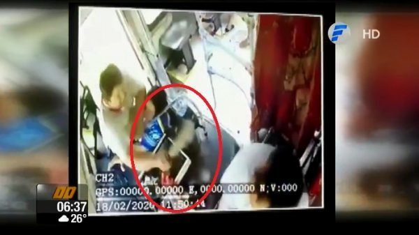 Con machete, conductor ataca a chofer de bus